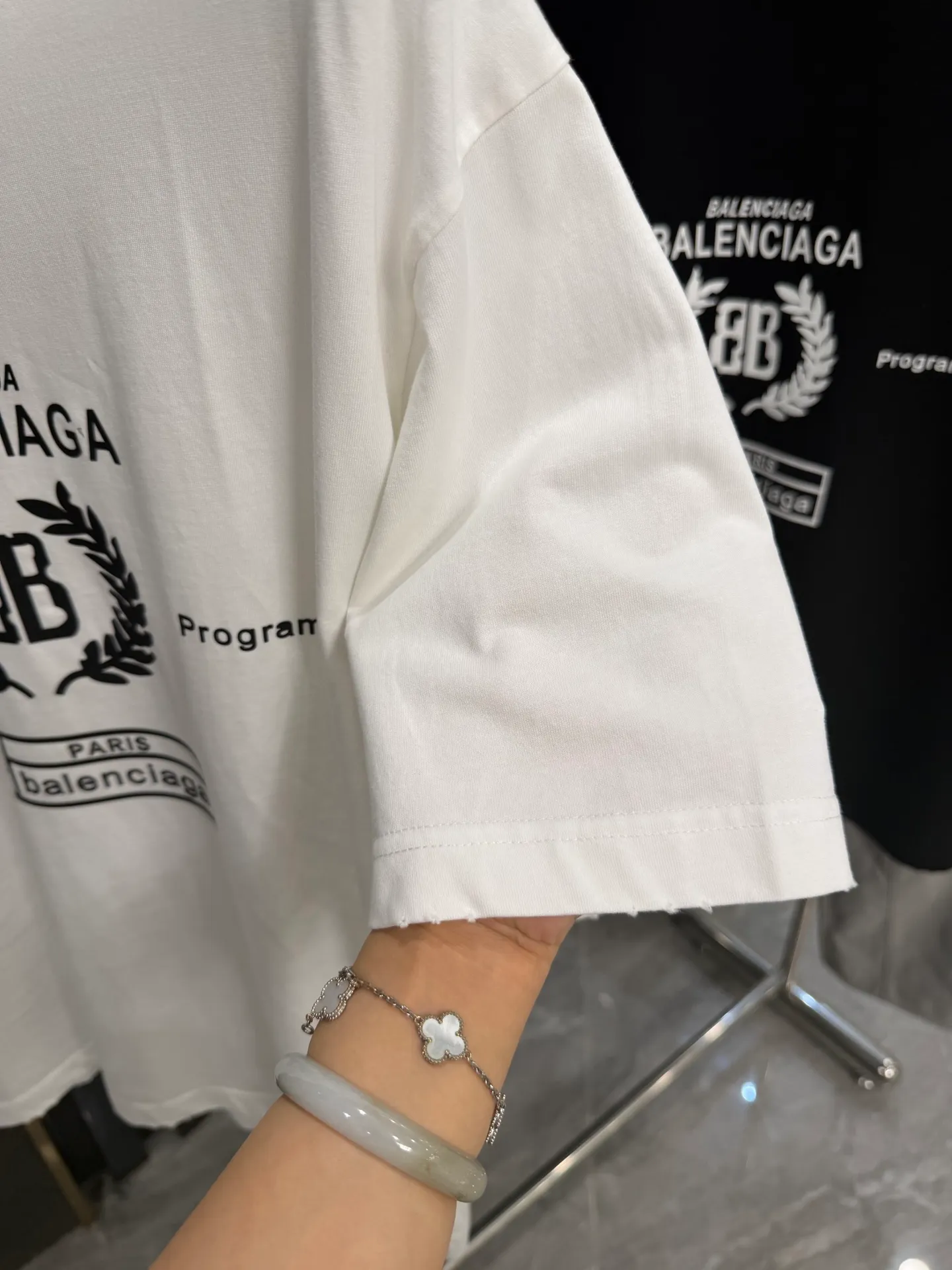 P100-BALENCIAGA* 2026 New Arrival. . 270g .Oversize . Same Style. . -Color：Black White -SIZE：S M L XL 7095